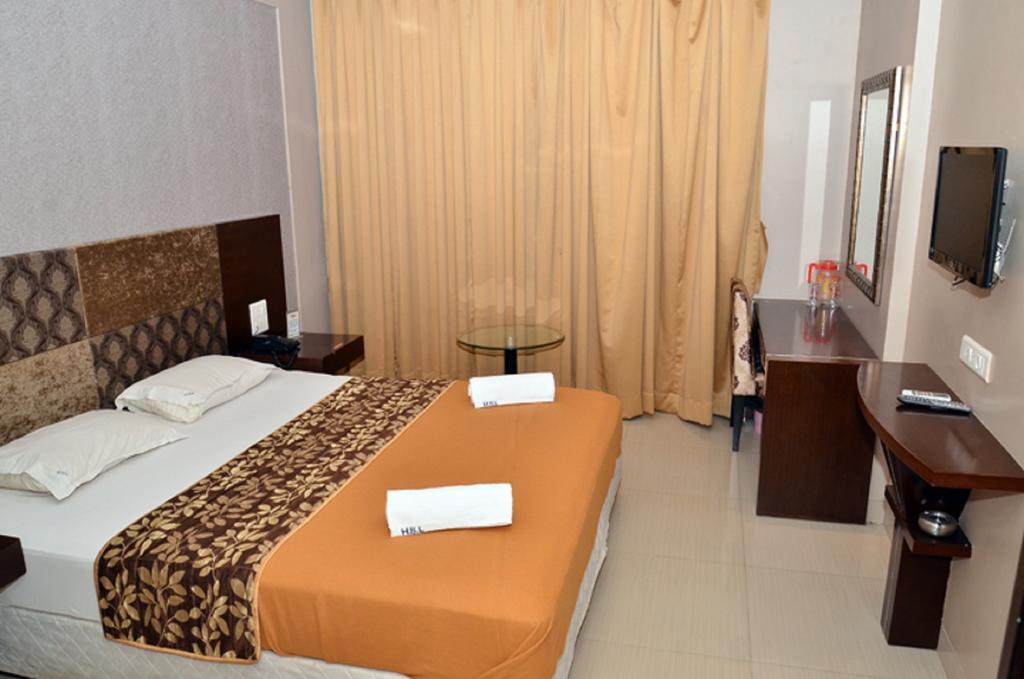 Hotel Blue Lagoon Daman Habitación foto