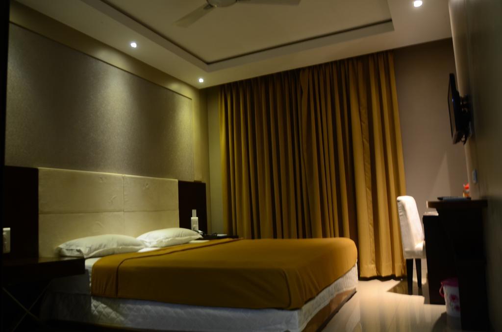 Hotel Blue Lagoon Daman Habitación foto
